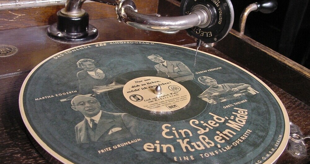 An old 78 rpm shellac record